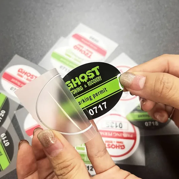 autocollants personnalisés pour vitres de voiture – impression durable et résistante aux intempéries