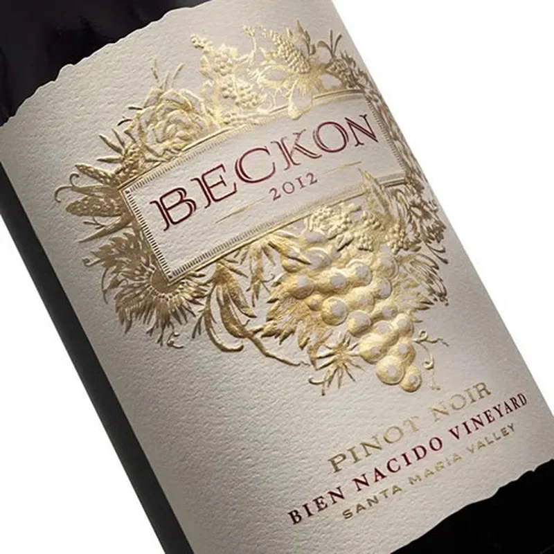 ملصقات نبيذ مخصصة ذات ملمس مميز - خيارات منقوشة، ورقائق معدنية، ومقاومة للأشعة فوق البنفسجية