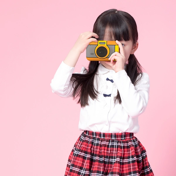 2.4 inch HD 1080P 600mAh 18MP selfie kids digital camera